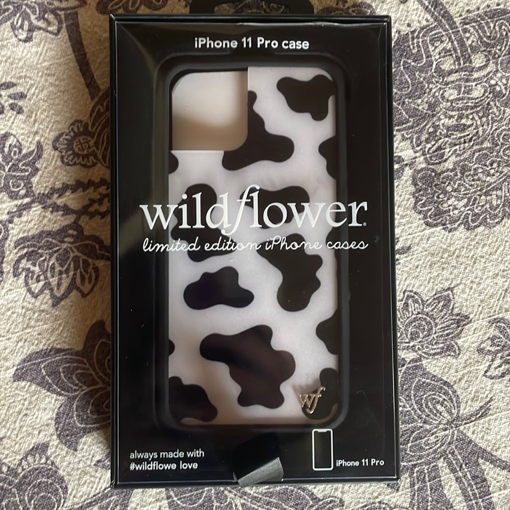 BRAND NEW UNUSED COW PRINT WILDFLOWER IPHONE 11/11 PRO PHONE CASE